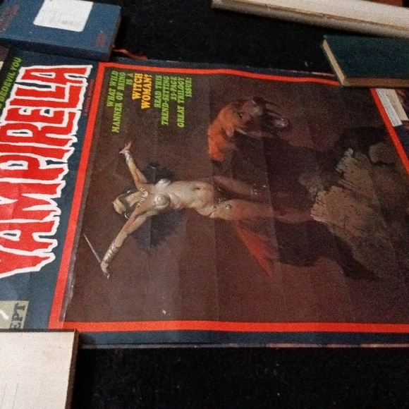 Vampirella Comic Book - Picture 4 of 10